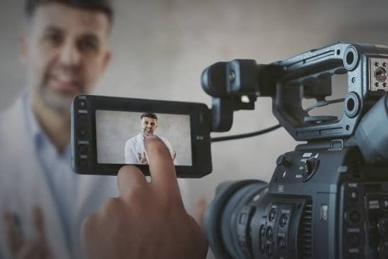 Imagen de la clínica en la propuesta audiovisual de Arjona Studio